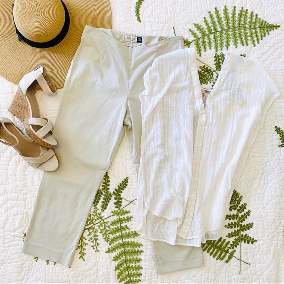 ⭐️2/$20 GAP Midrise Capri’s - Picture 1 of 8
